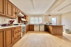 Kitchen/Breakfast Room- click for photo gallery